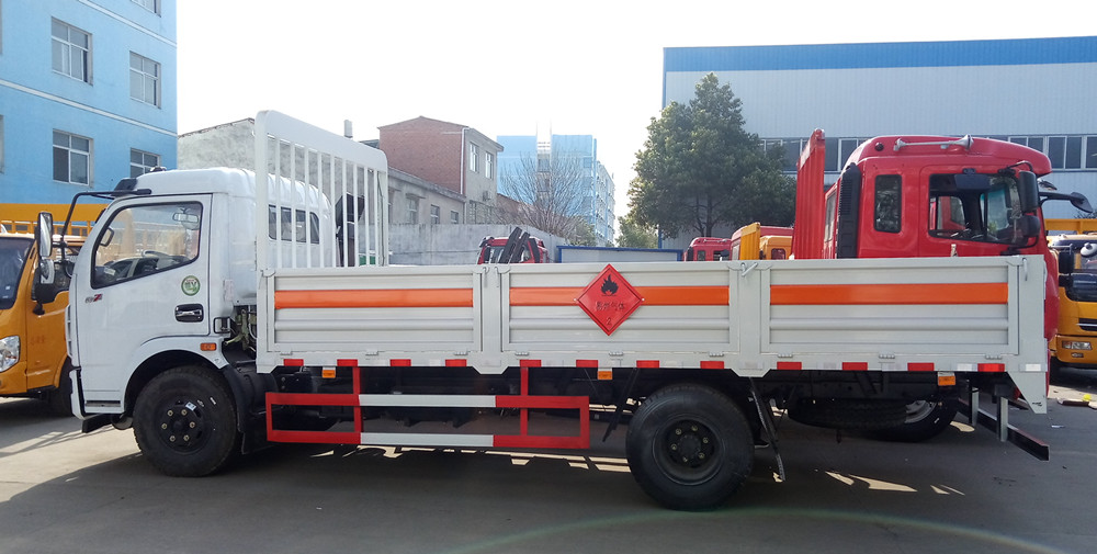 東風多利卡5.1米氣瓶運輸車