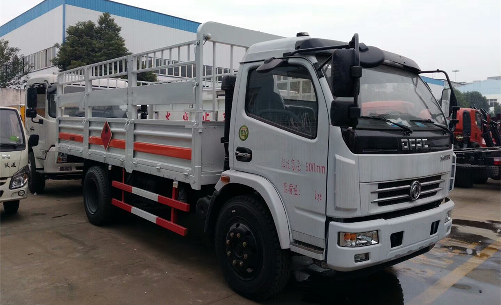 東風多利卡5.1米氣瓶運輸車