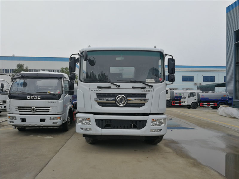 東風多利卡D9（12方）灑水車