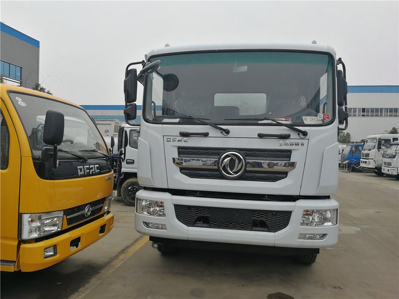 東風多利卡D9（15方）灑水車