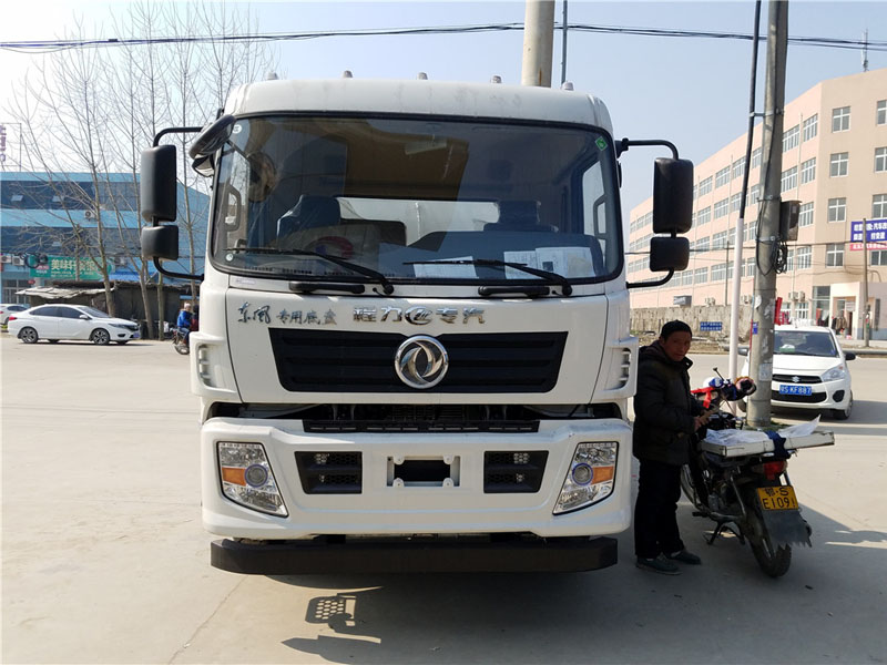 東風(fēng)專用底盤（15方）綠化噴灑車