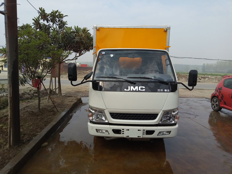 江鈴4.2米（2.6噸）甲醇乙醇廂式車