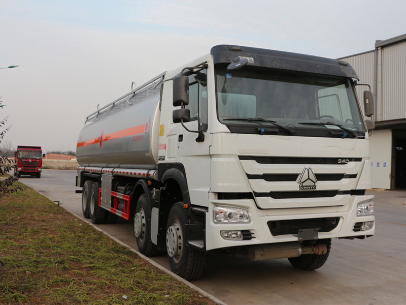 重汽前四后八（30方）運(yùn)油車