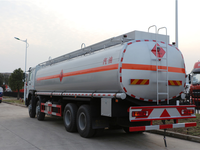 重汽前四后八（30方）運油車