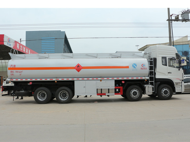 東風天龍前四后八（25方）運油車