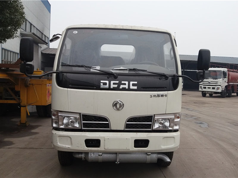 東風小多利卡（2.5方）加油車