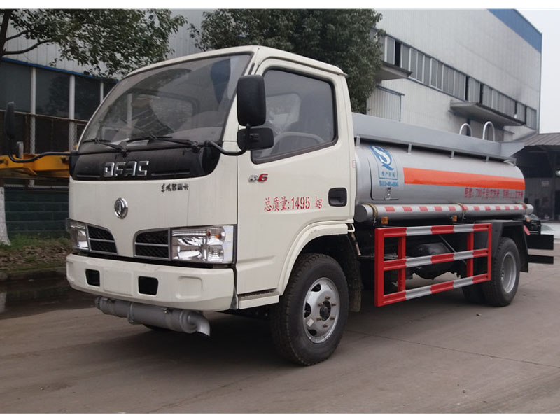 東風(fēng)小多利卡（2.5方）加油車