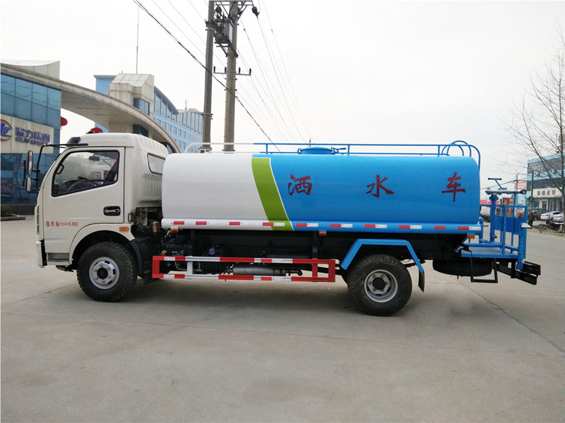 東風多利卡（8方）綠化噴灑車