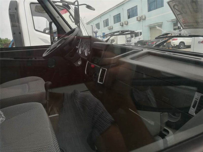 依維柯CLW5040XLCN5型冷藏車