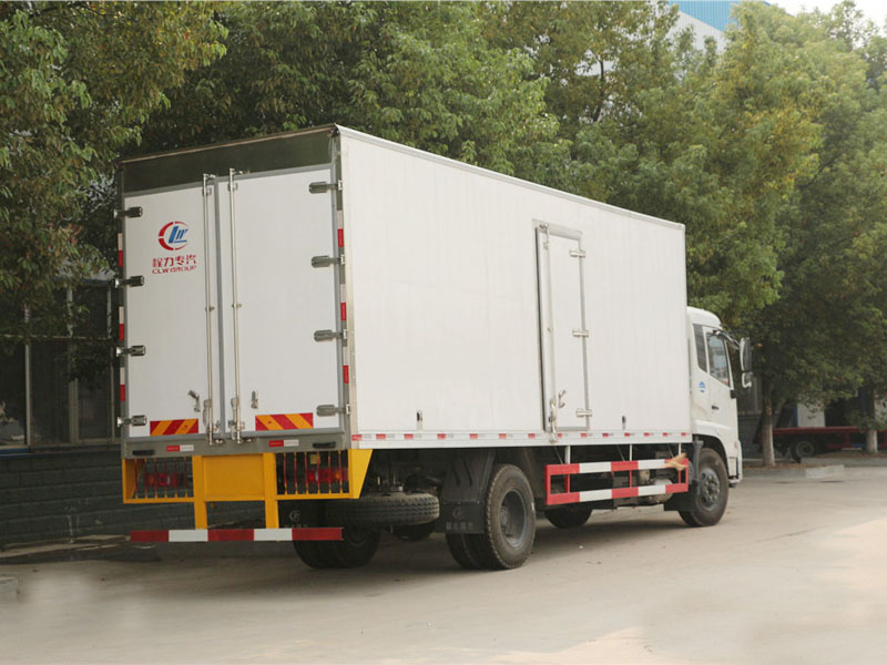 東風多利卡CLW5080XLC5型冷藏車