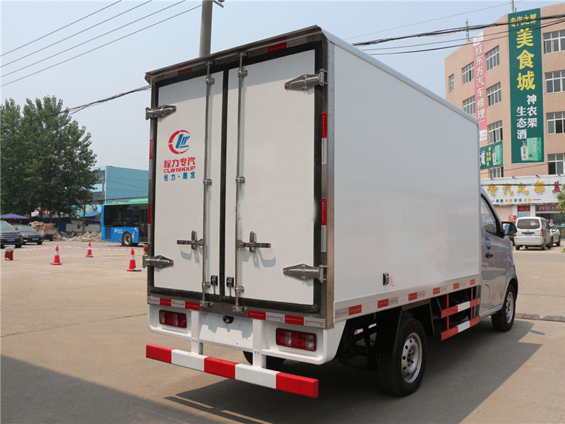 重慶長安2.7米貨廂冷藏車