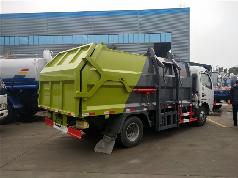 東風大多利卡8方側裝壓縮垃圾車