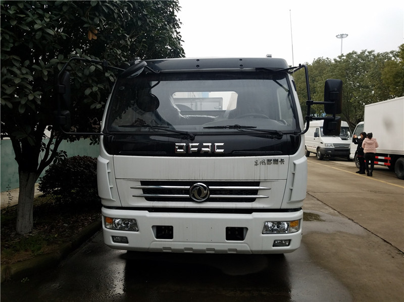 東風大多利卡（8方）擺臂式垃圾車