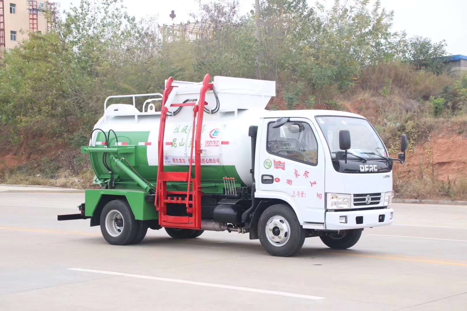 東風(fēng)5噸罐式餐廚垃圾車