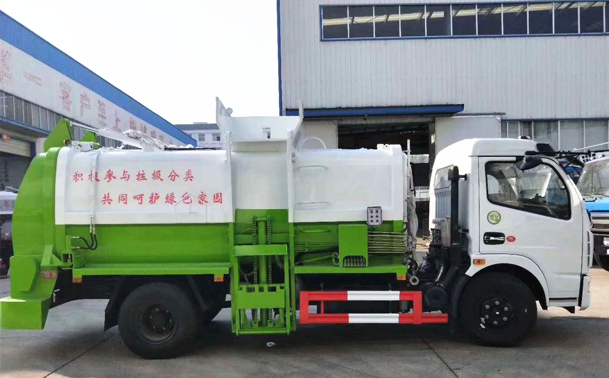東風(fēng)8立方廂式餐廚垃圾車