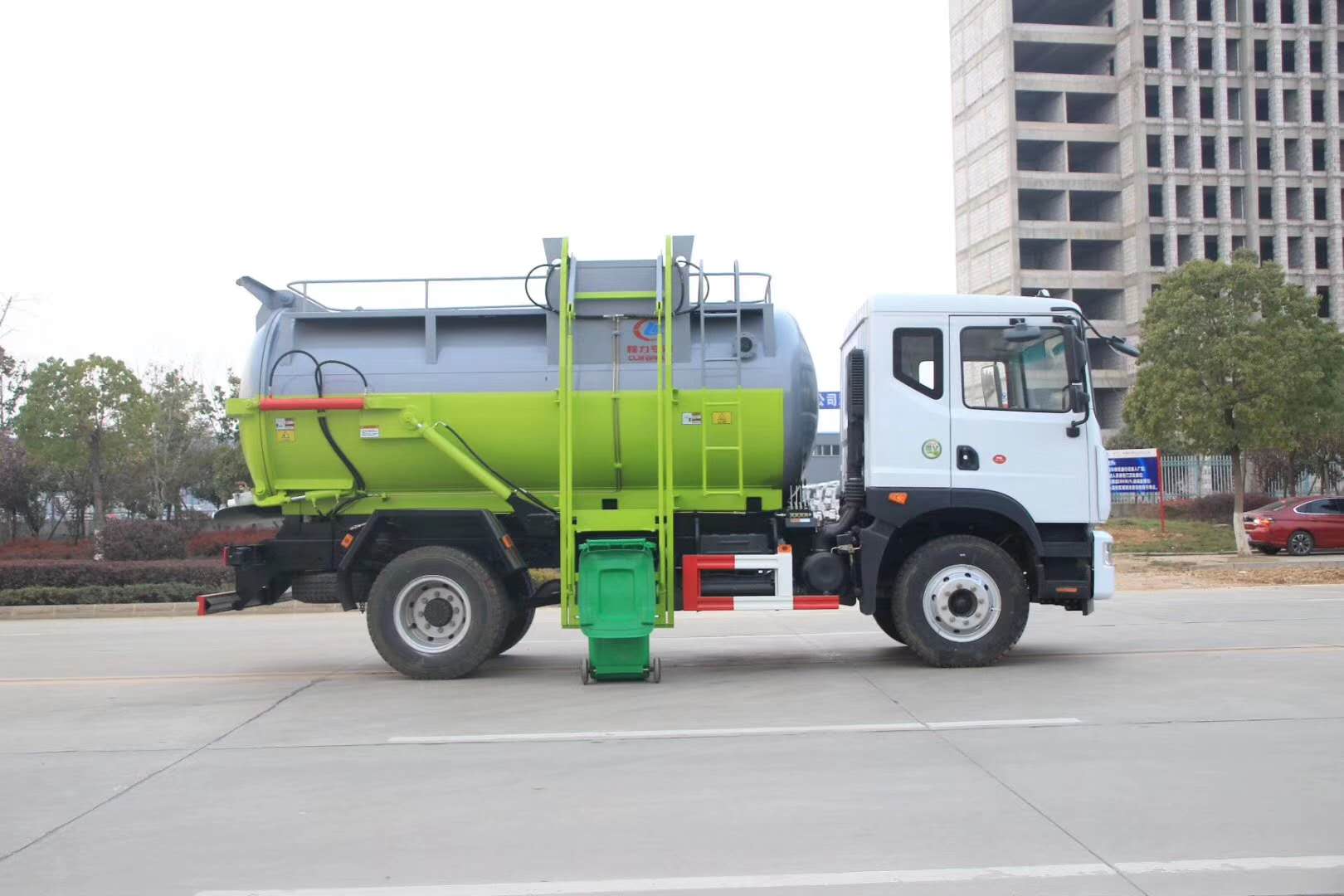東風9噸罐式餐廚垃圾車