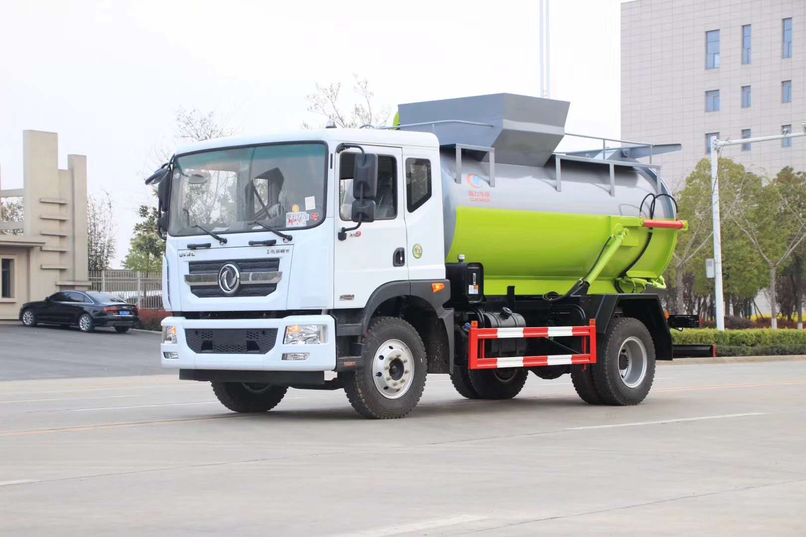 東風9噸罐式餐廚垃圾車