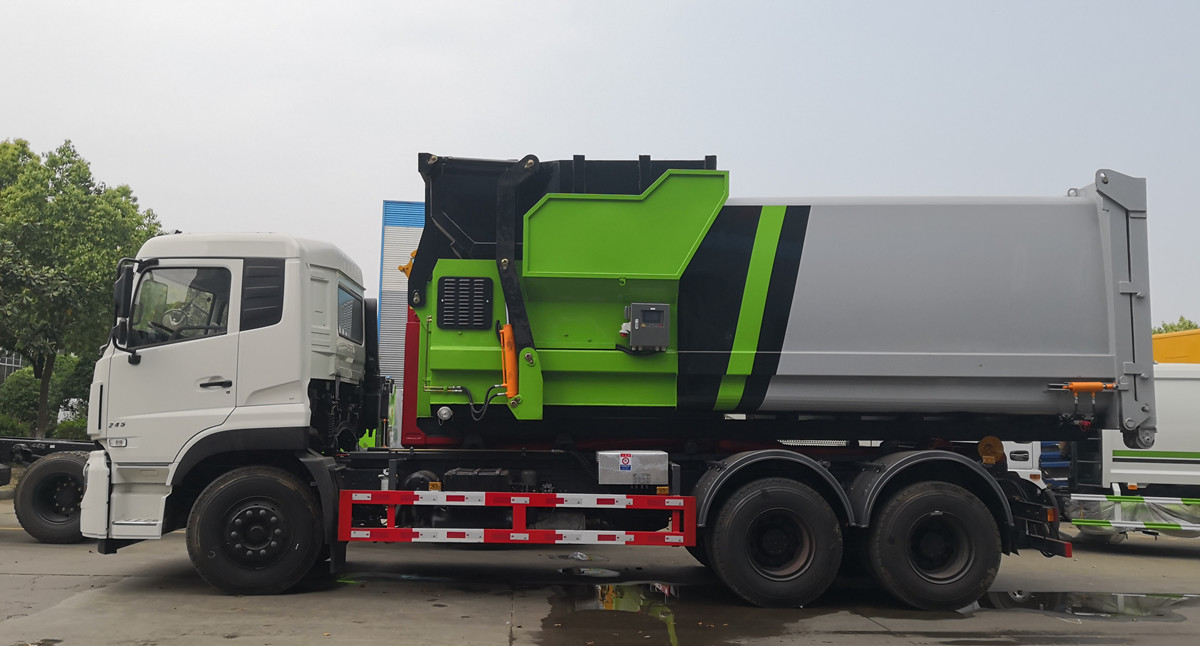 東風天龍勾臂配（18立方）壓縮垃圾箱