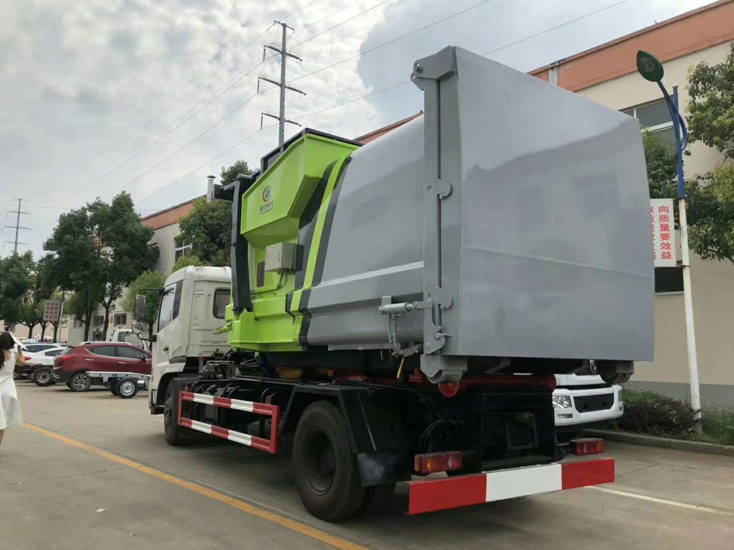 東風天錦勾臂配（10立方）壓縮垃圾箱
