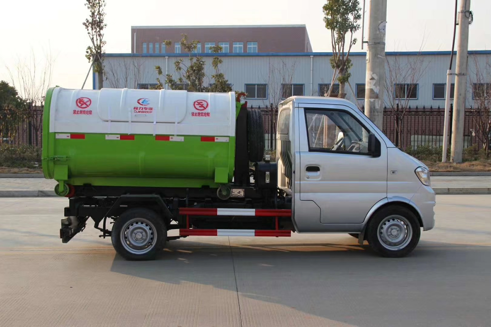 東風(fēng)小康（3立方）勾臂垃圾車