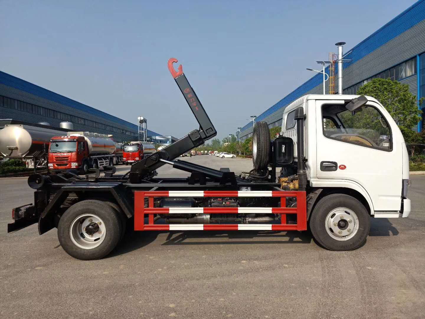 東風多利卡（5立方）勾臂垃圾車