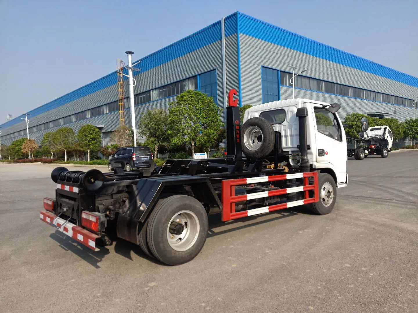 東風多利卡（5立方）勾臂垃圾車