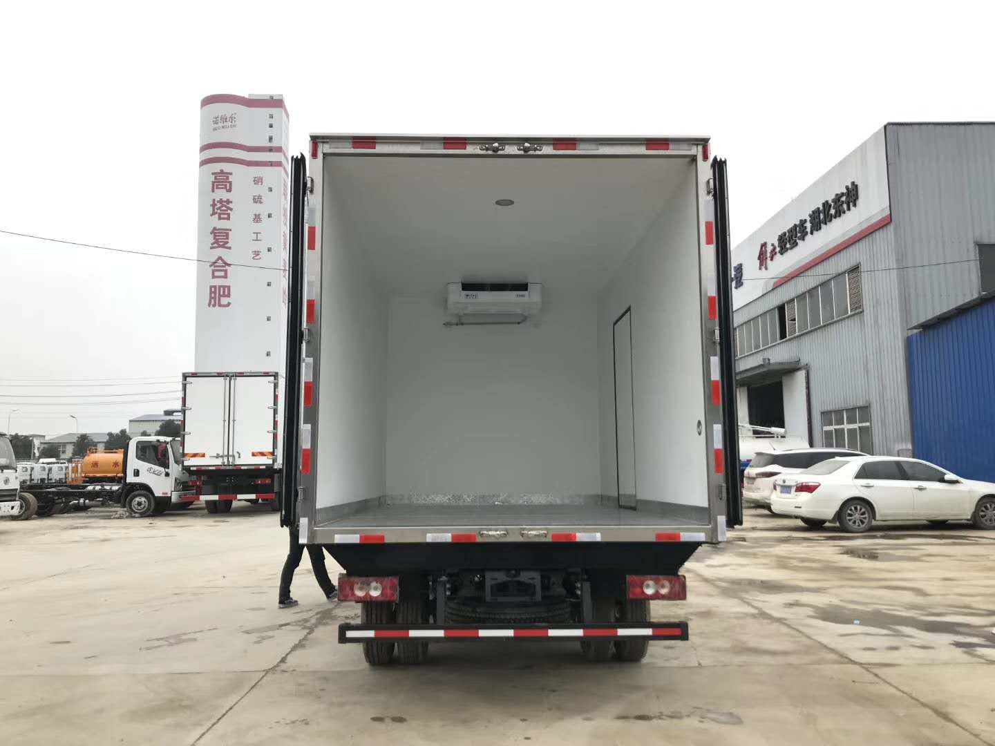 奧鈴CTS排半帶臥冷藏車