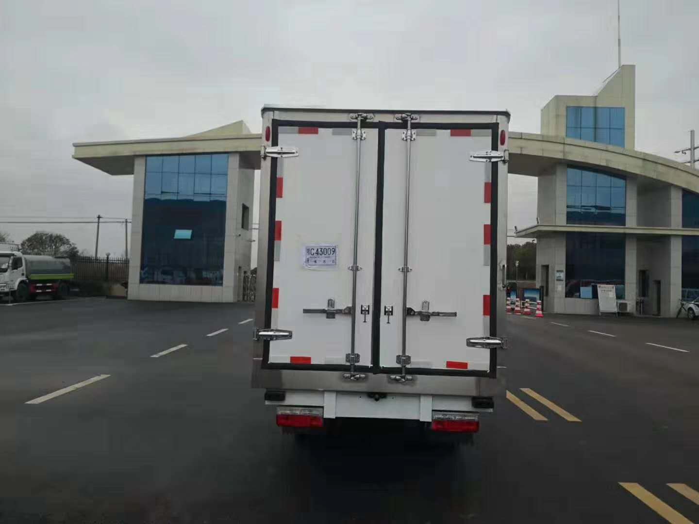 東風途逸3.5米貨廂冷藏車