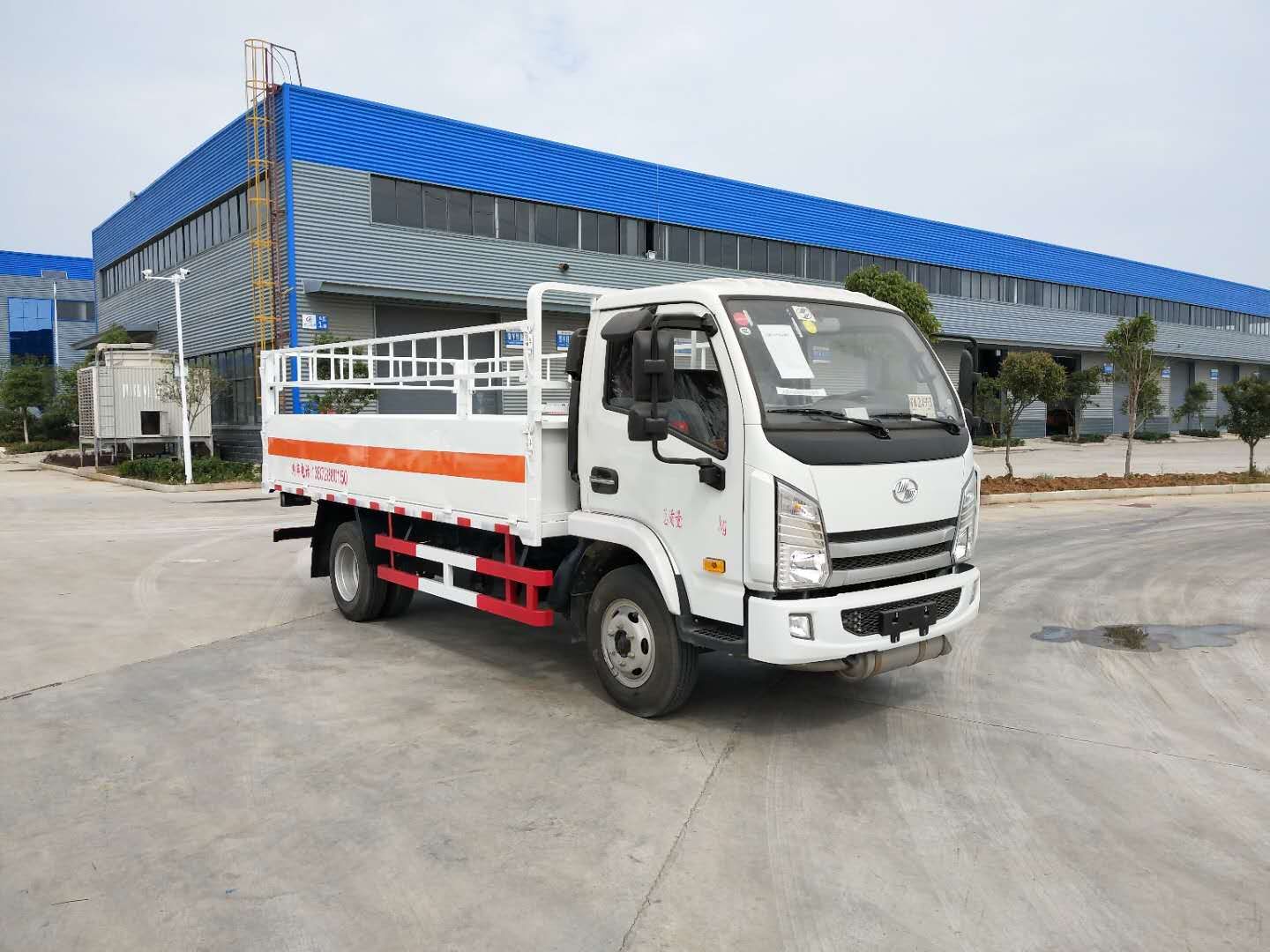 依維柯躍進4.2米藍牌氣瓶運輸車