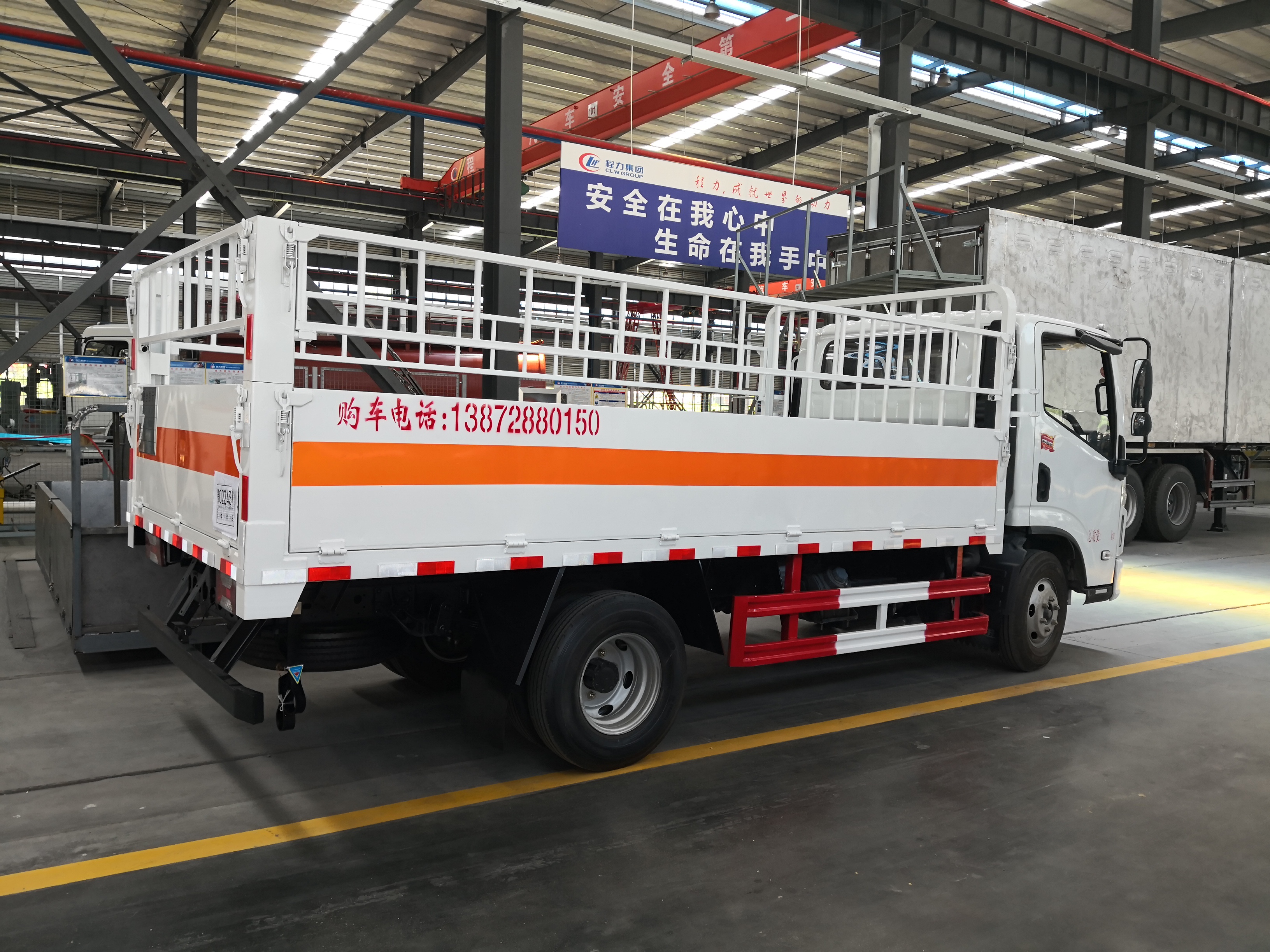 依維柯超越4.2米黃牌4.3噸氣瓶運輸車