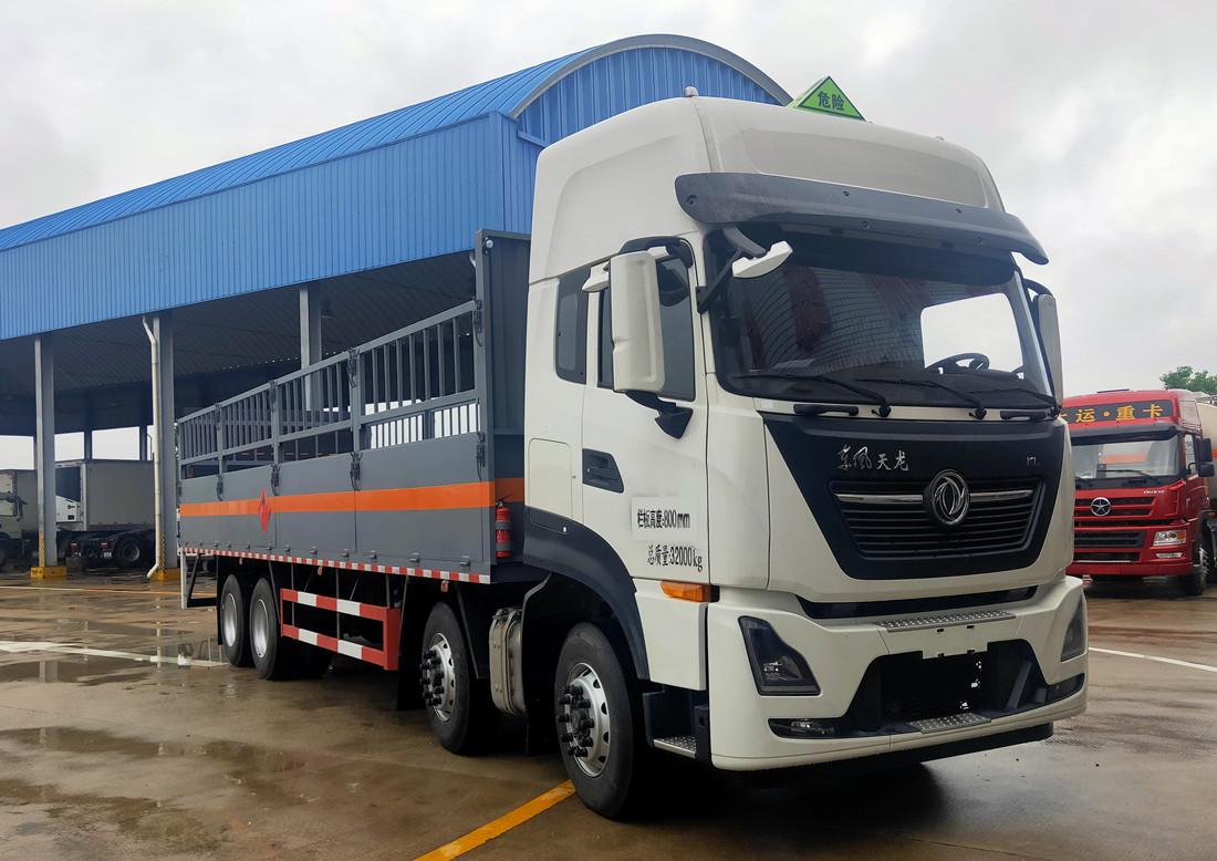 東風天龍國六9.6米氣瓶運輸車