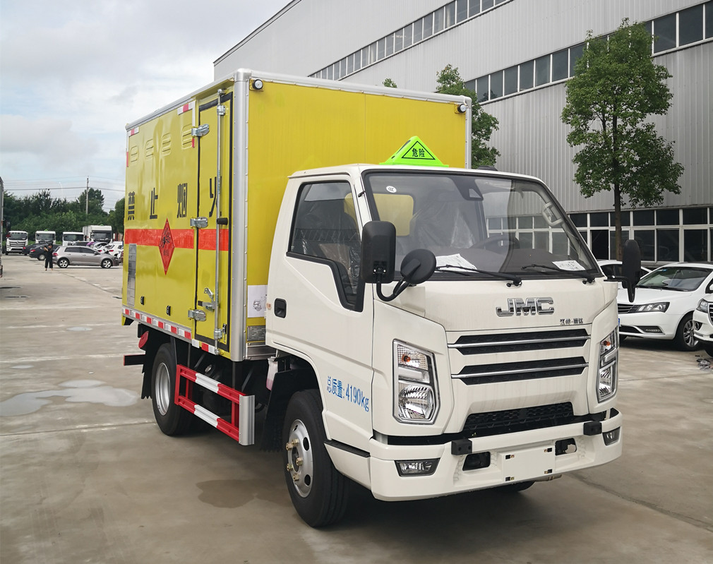 江鈴3.1米貨廂爆破器材運(yùn)輸車(chē)