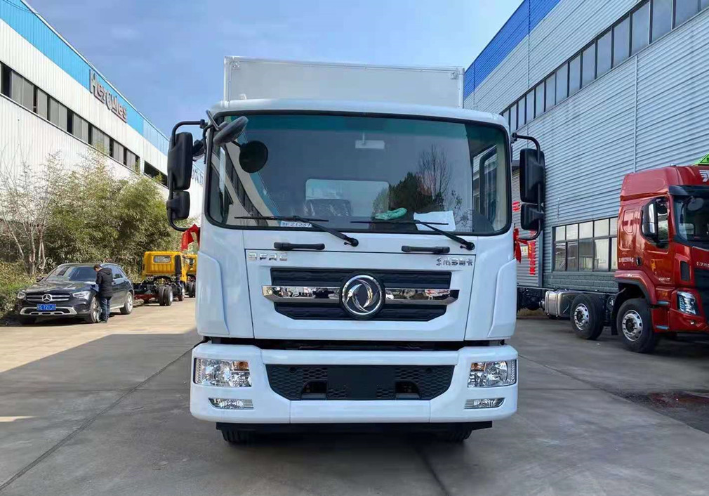 東風D9貨廂6.8米/7.6米爆破器材車