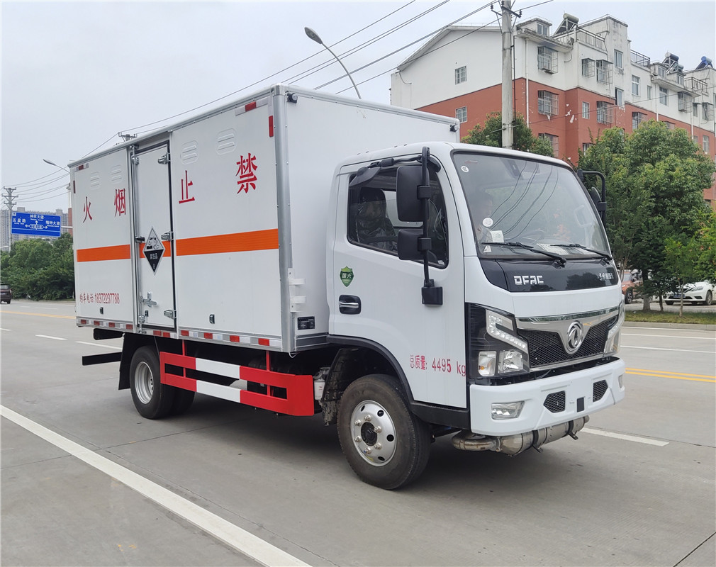 東風(fēng)D6國(guó)六腐蝕性廂式運(yùn)輸車