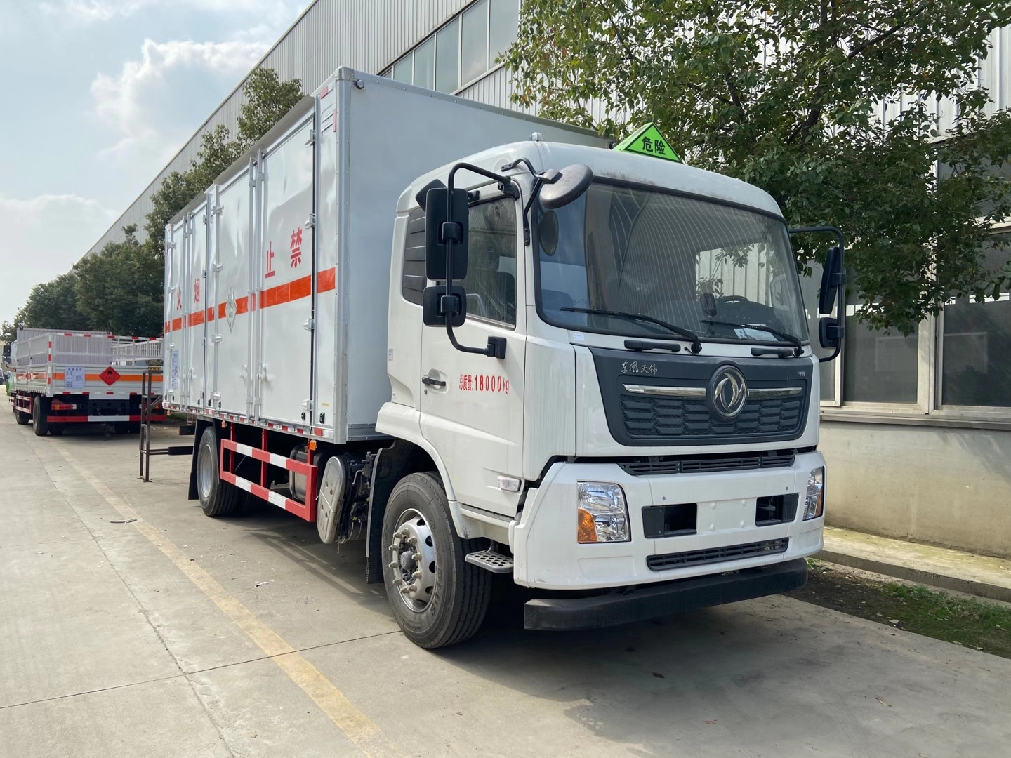 東風天錦毒性氣體運輸車車