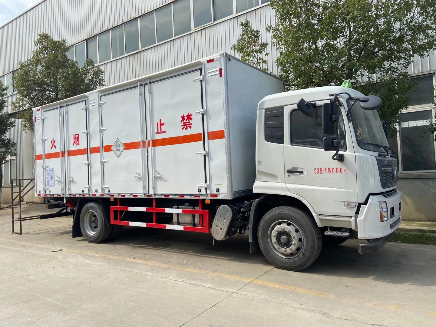 東風天錦毒性氣體運輸車車