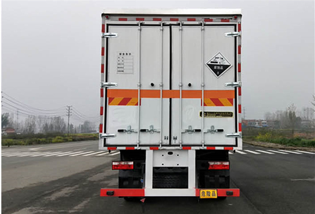 東風(fēng)多利卡D9八類腐蝕品廂式車