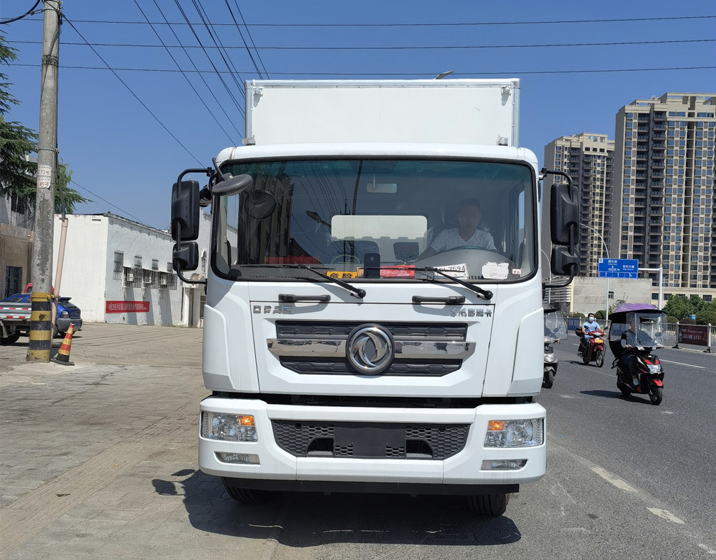 東風(fēng)多利卡D9八類腐蝕品廂式車