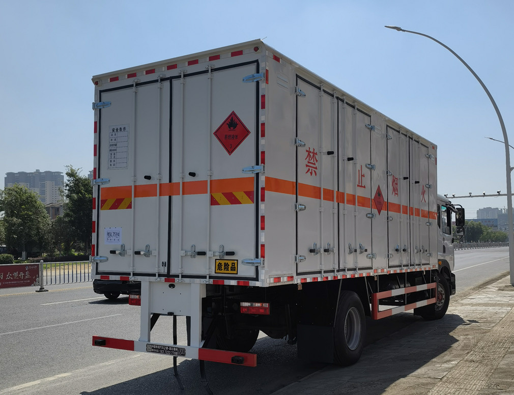 東風多利卡D9三類液體廂式車