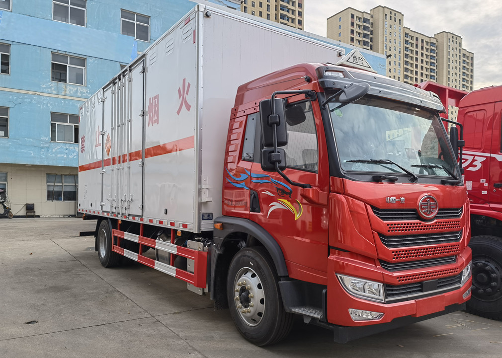 解放6.8米10噸爆破器材運輸車 解放民爆車