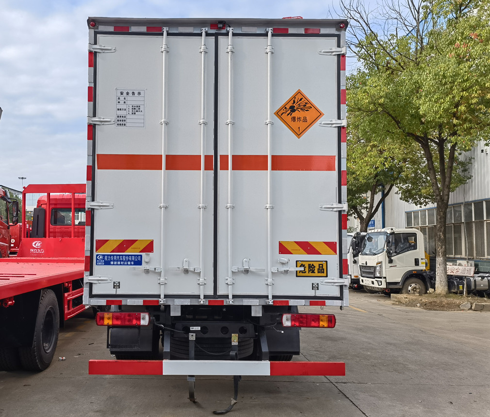 解放6.8米10噸爆破器材運輸車 解放民爆車