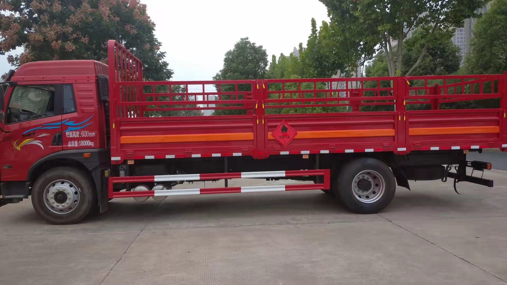 解放龍V國六6米8（額載10.3噸）氣瓶運輸車