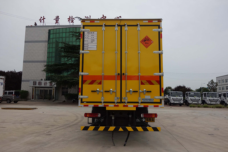 解放8米6爆破器材運輸車