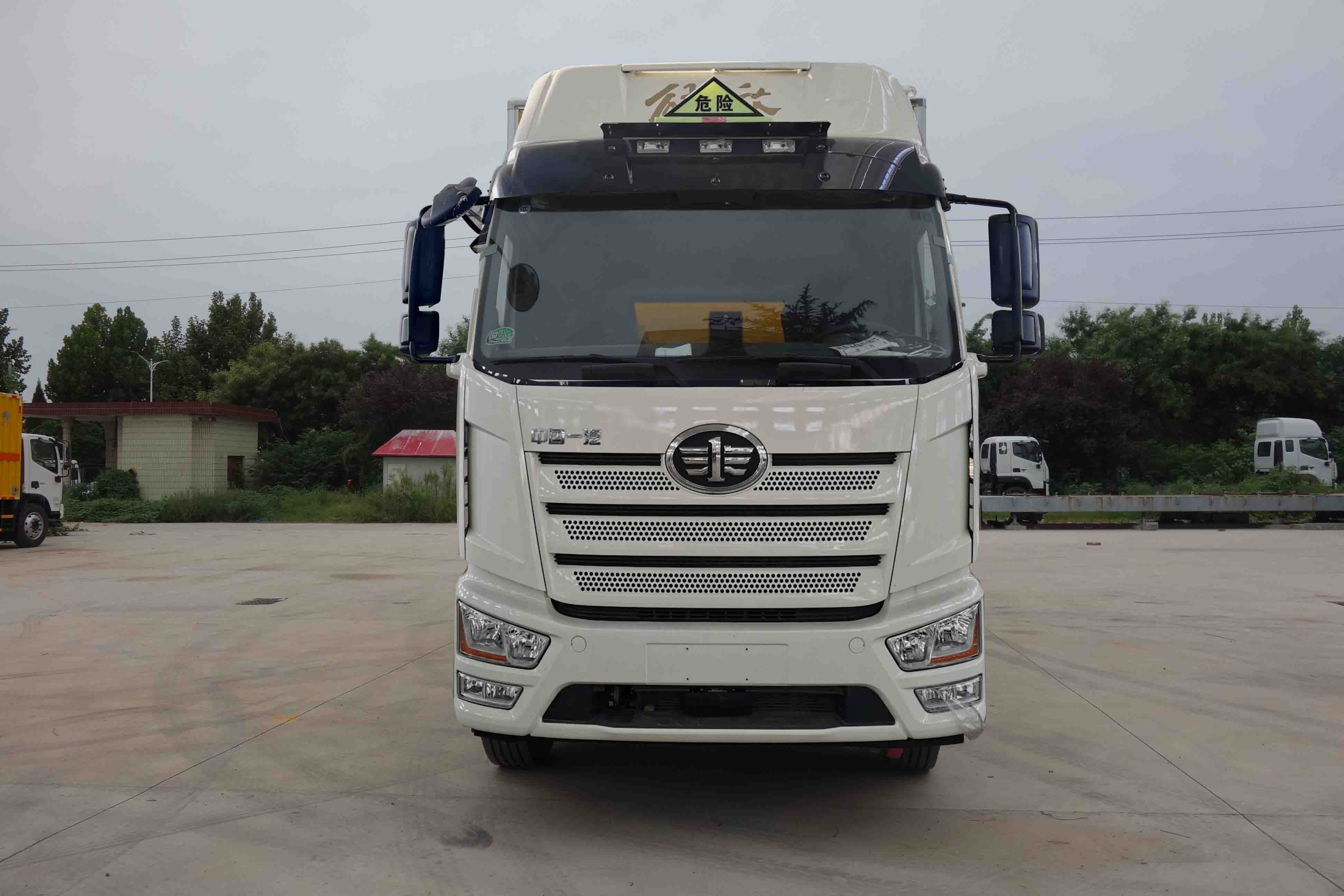 解放8米6爆破器材運輸車