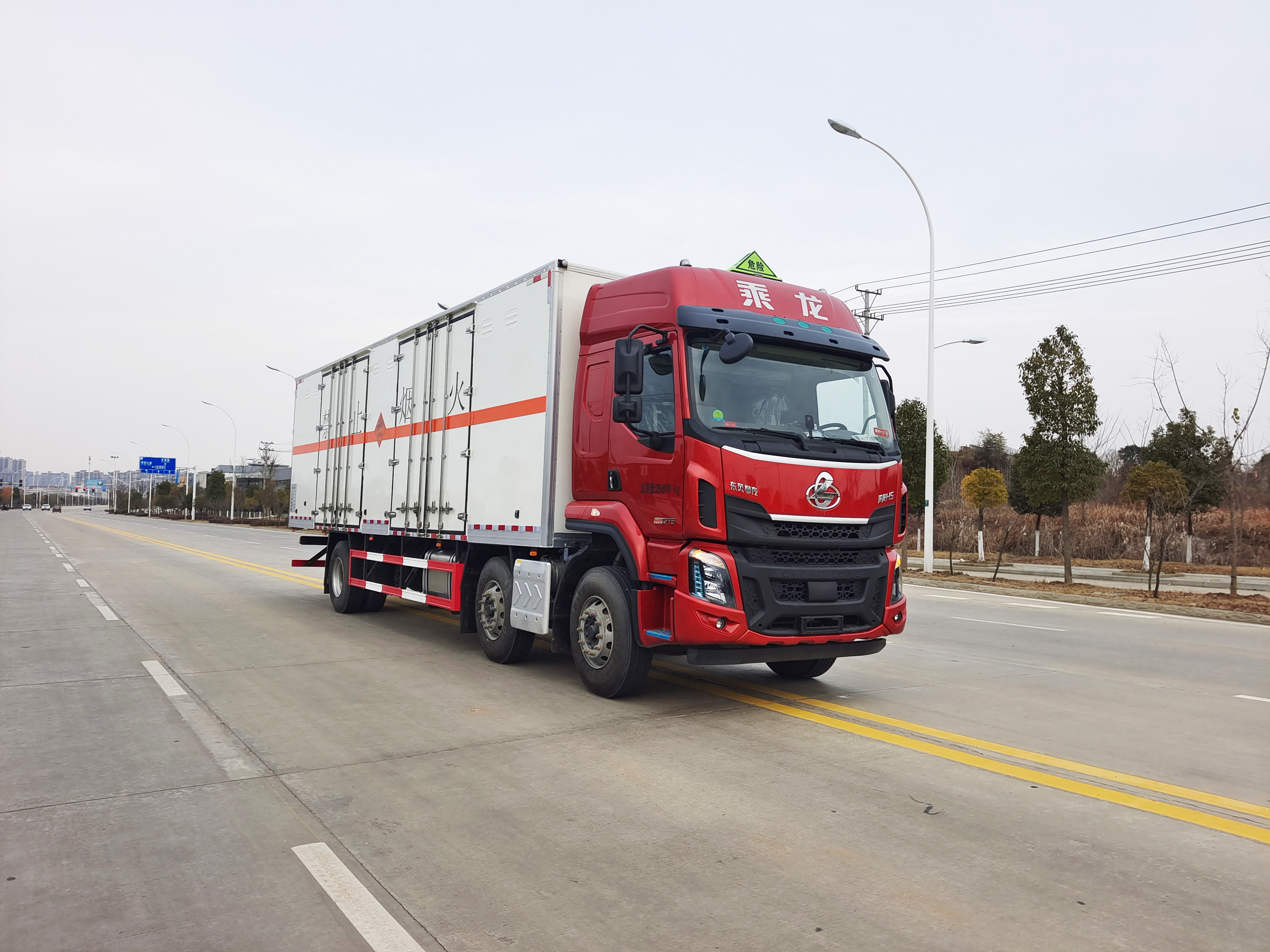 柳汽9.6米三軸爆破器材運輸車