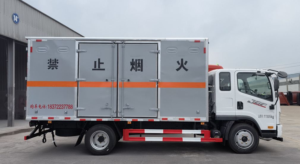 解放J6F國六排半4.78米爆破器材運輸車