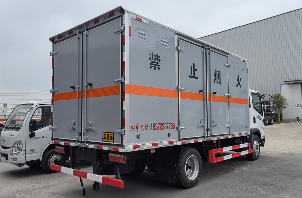 解放J6F國六排半4.78米爆破器材運輸車