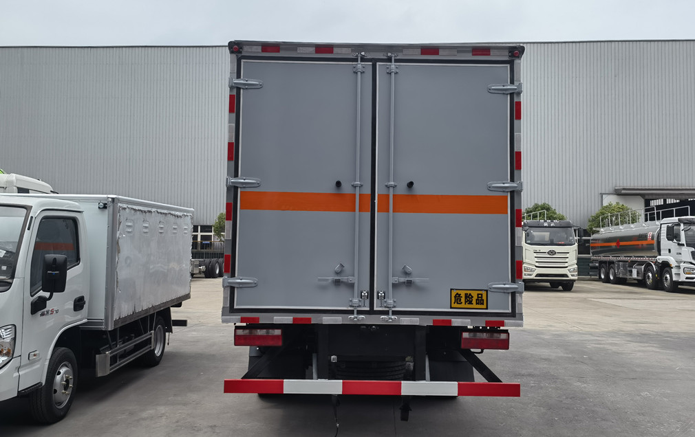 解放J6F國六排半4.78米爆破器材運輸車