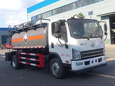 程力牌CL5120GFWC6型腐蝕性物品罐式運(yùn)輸車