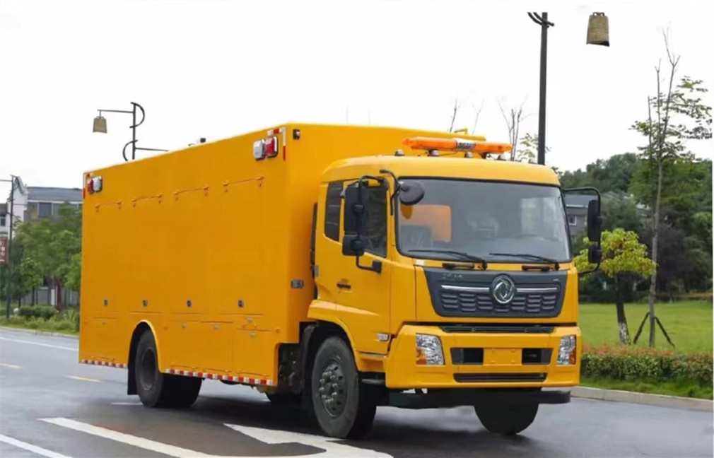 東風(fēng)天錦3000立方排澇救險(xiǎn)車